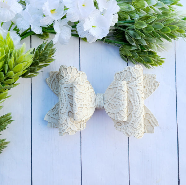 Embossed Ivory Scallop Bow