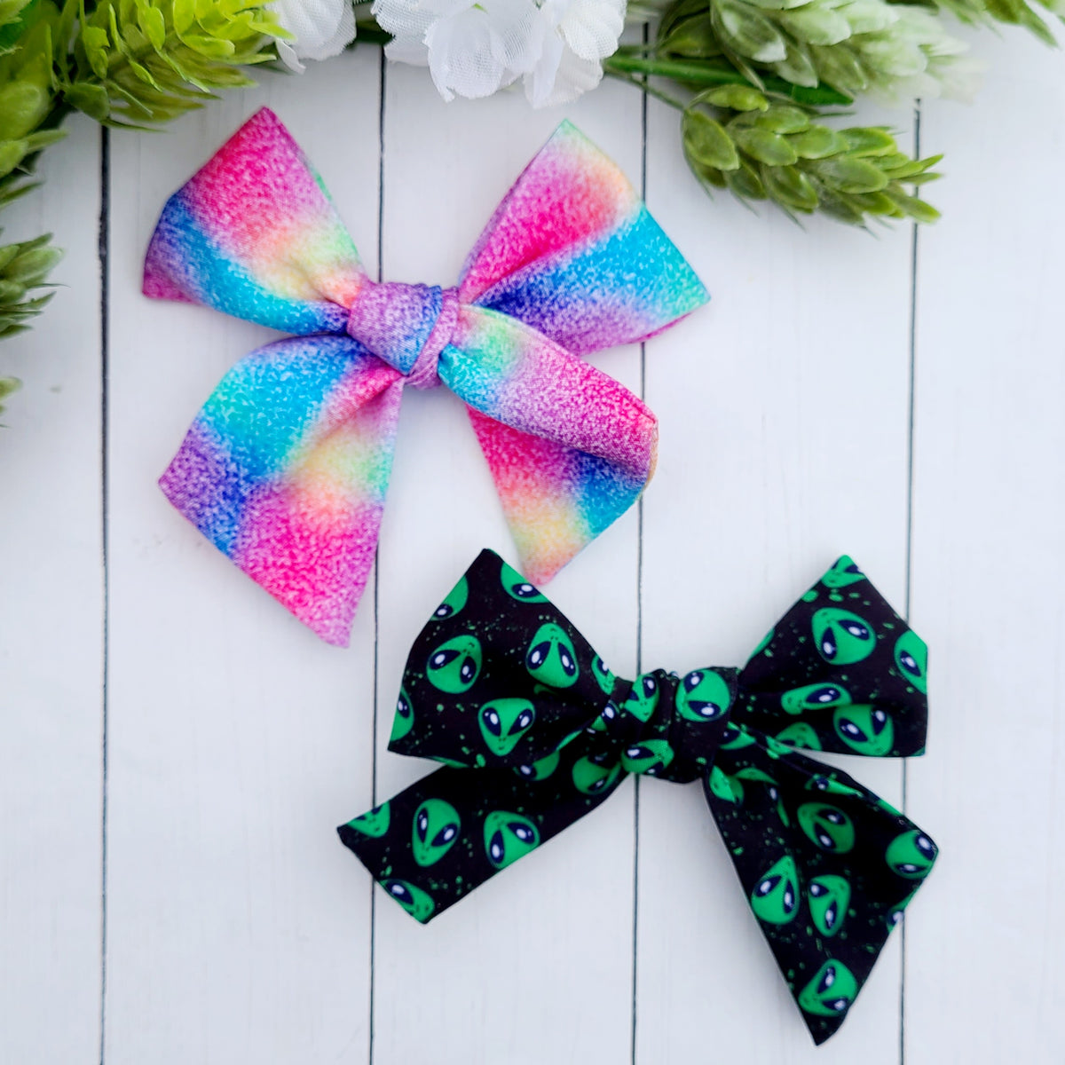 Rainbow & Alien Linen Bows – Custom Creations by Susanne